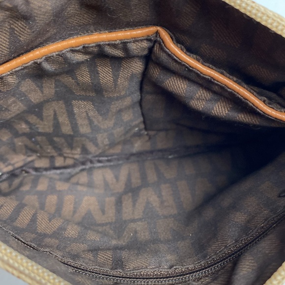 MKF COLLECTION Geneve M Signature Functional Crossbody by Mia K Farrow Handbag - Picture 6 of 9